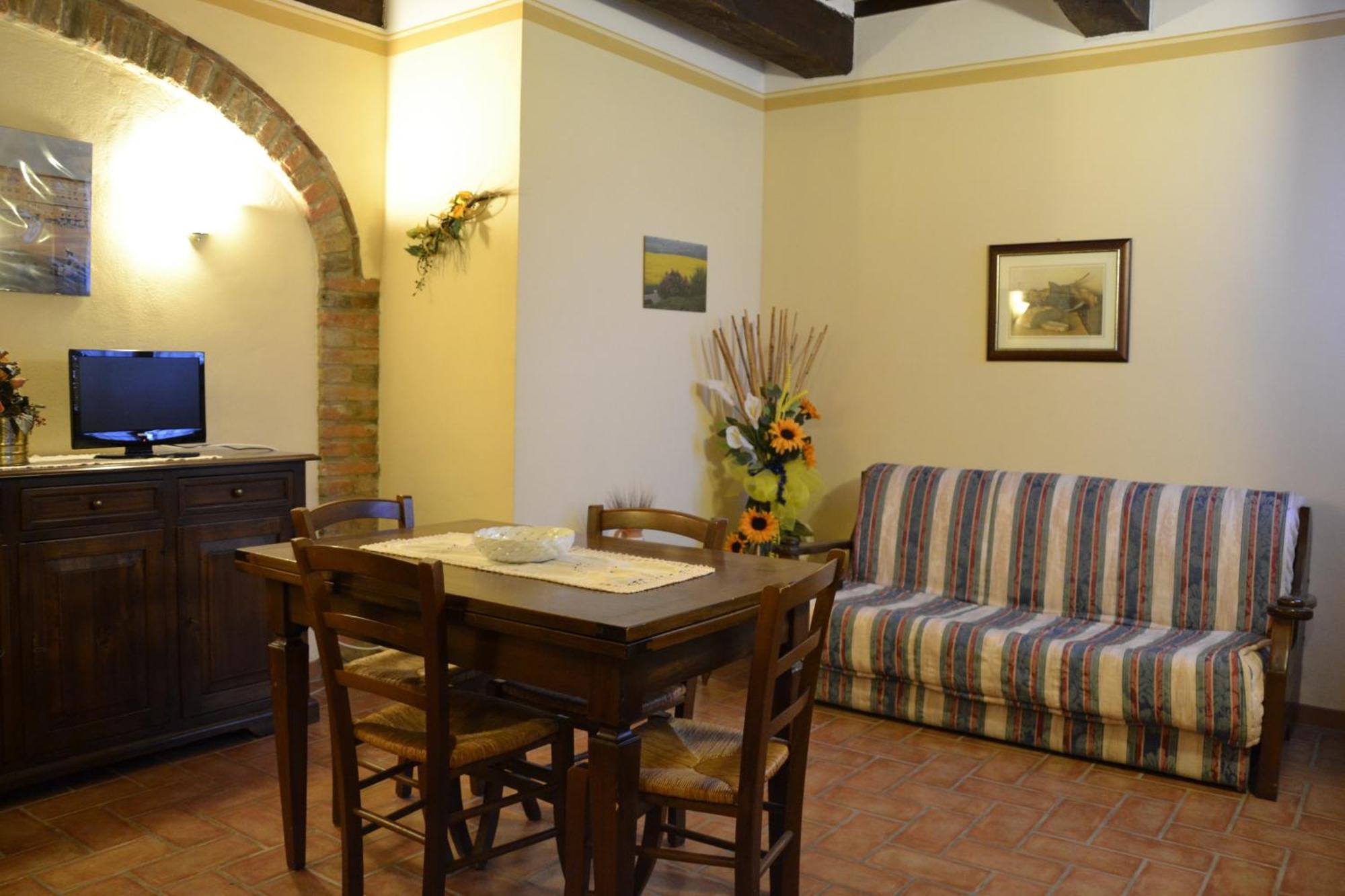 Agriturismo Sanguineto Acquaviva  ภายนอก รูปภาพ
