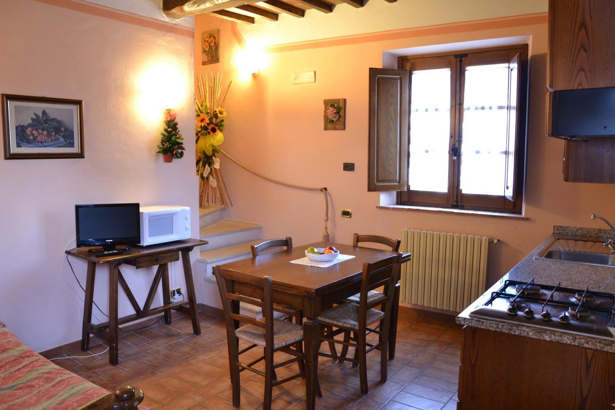 Agriturismo Sanguineto Acquaviva  ภายนอก รูปภาพ