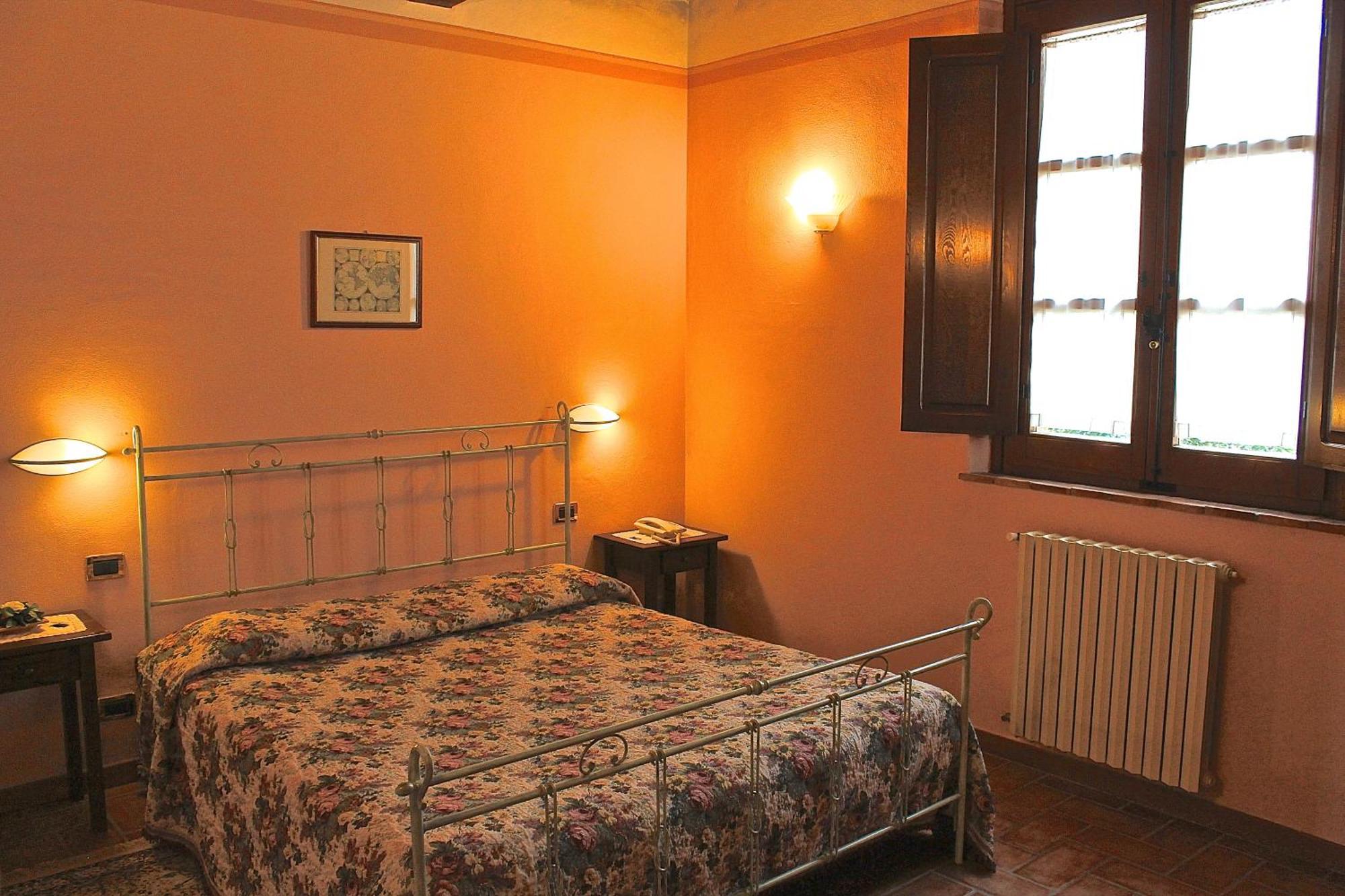 Agriturismo Sanguineto Acquaviva  ภายนอก รูปภาพ