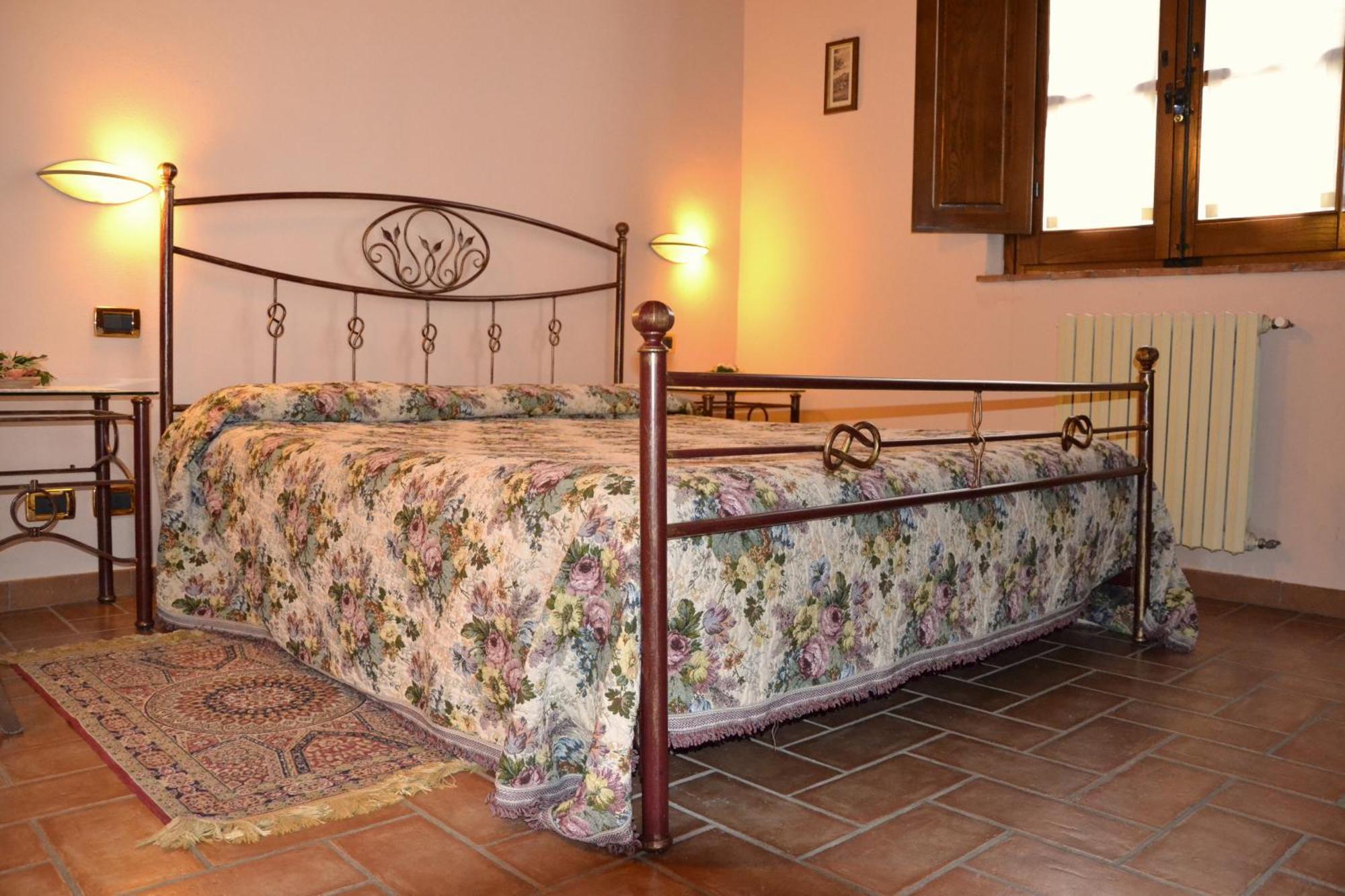 Agriturismo Sanguineto Acquaviva  ภายนอก รูปภาพ