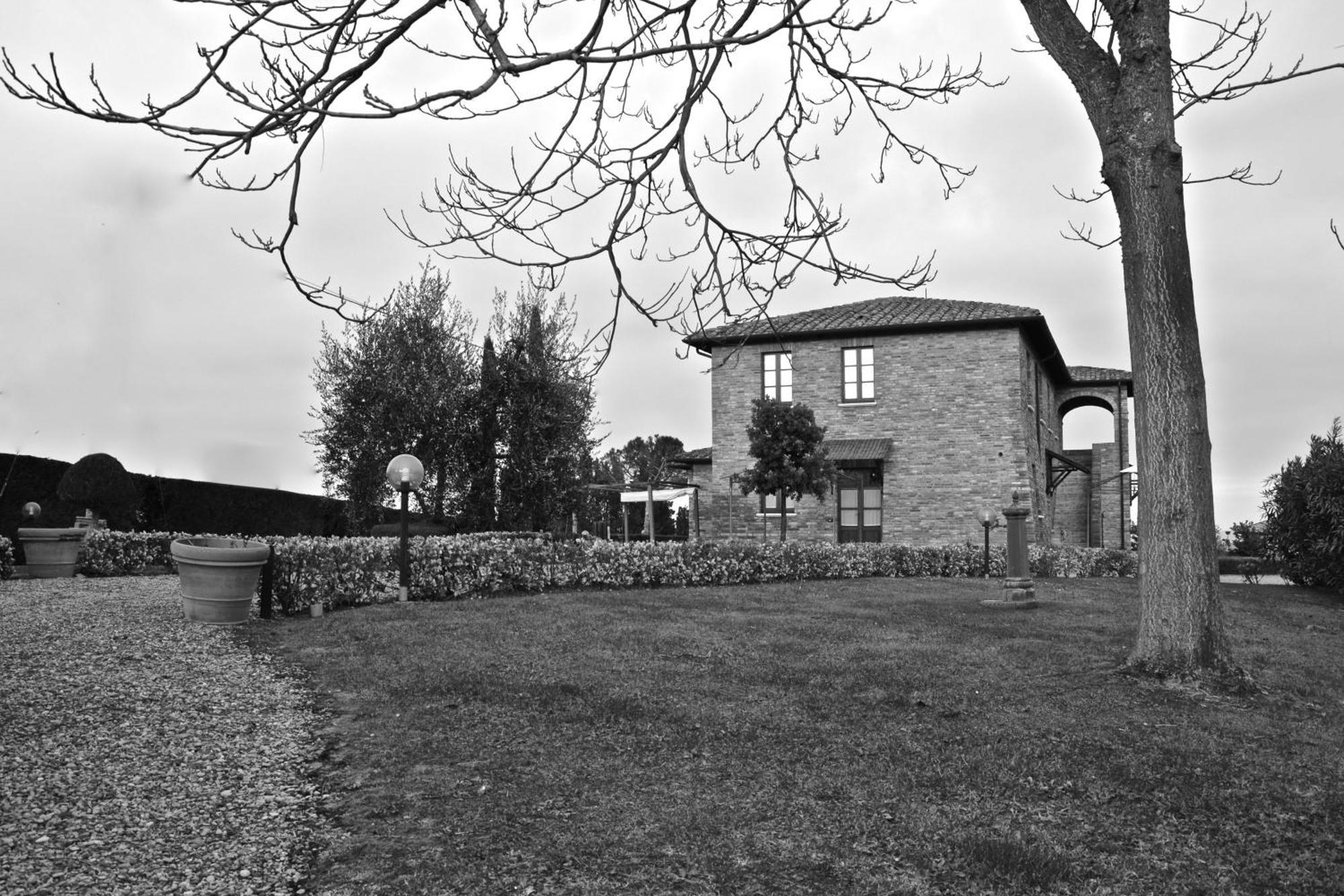 Agriturismo Sanguineto Acquaviva  ภายนอก รูปภาพ