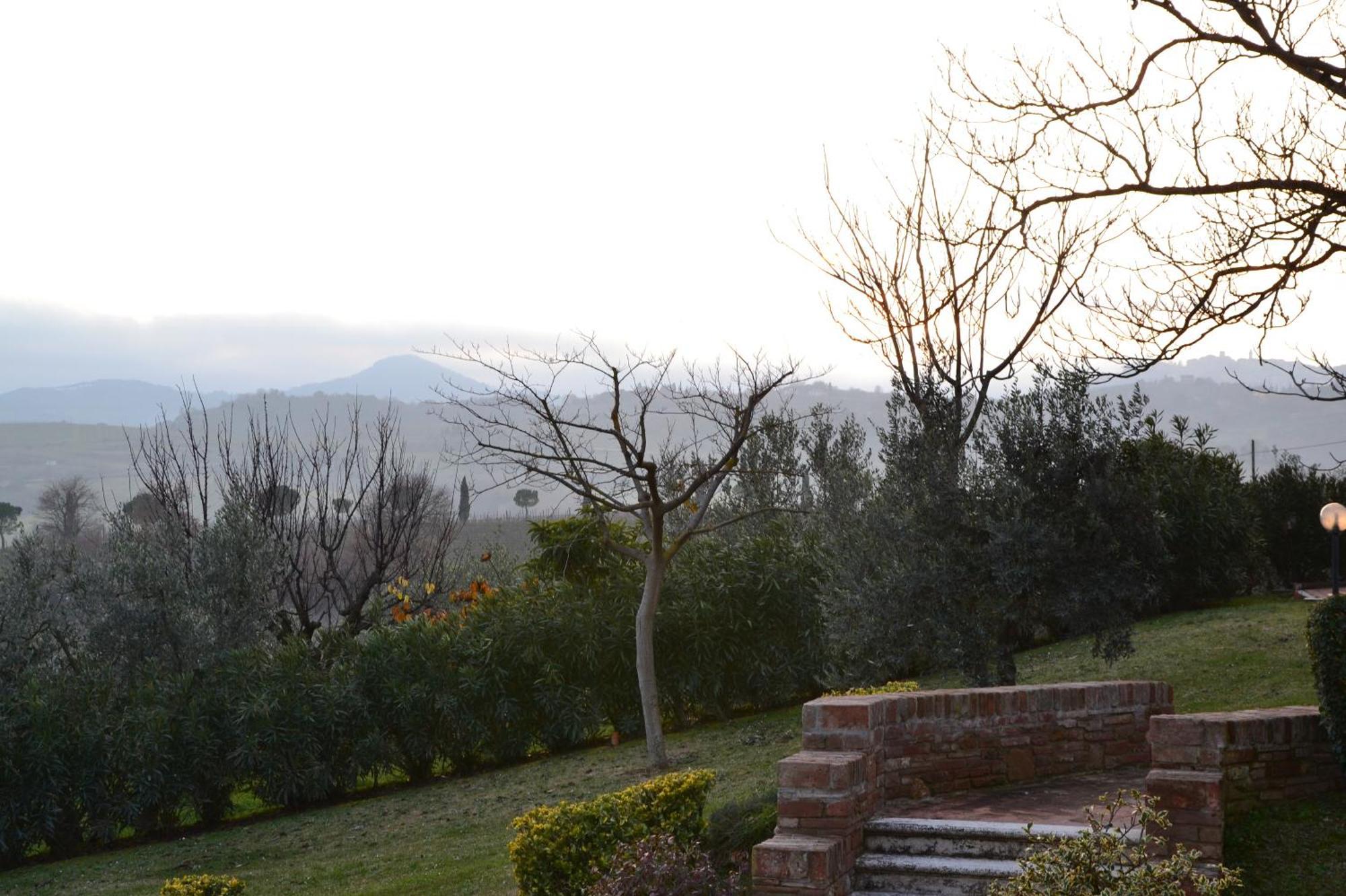 Agriturismo Sanguineto Acquaviva  ภายนอก รูปภาพ