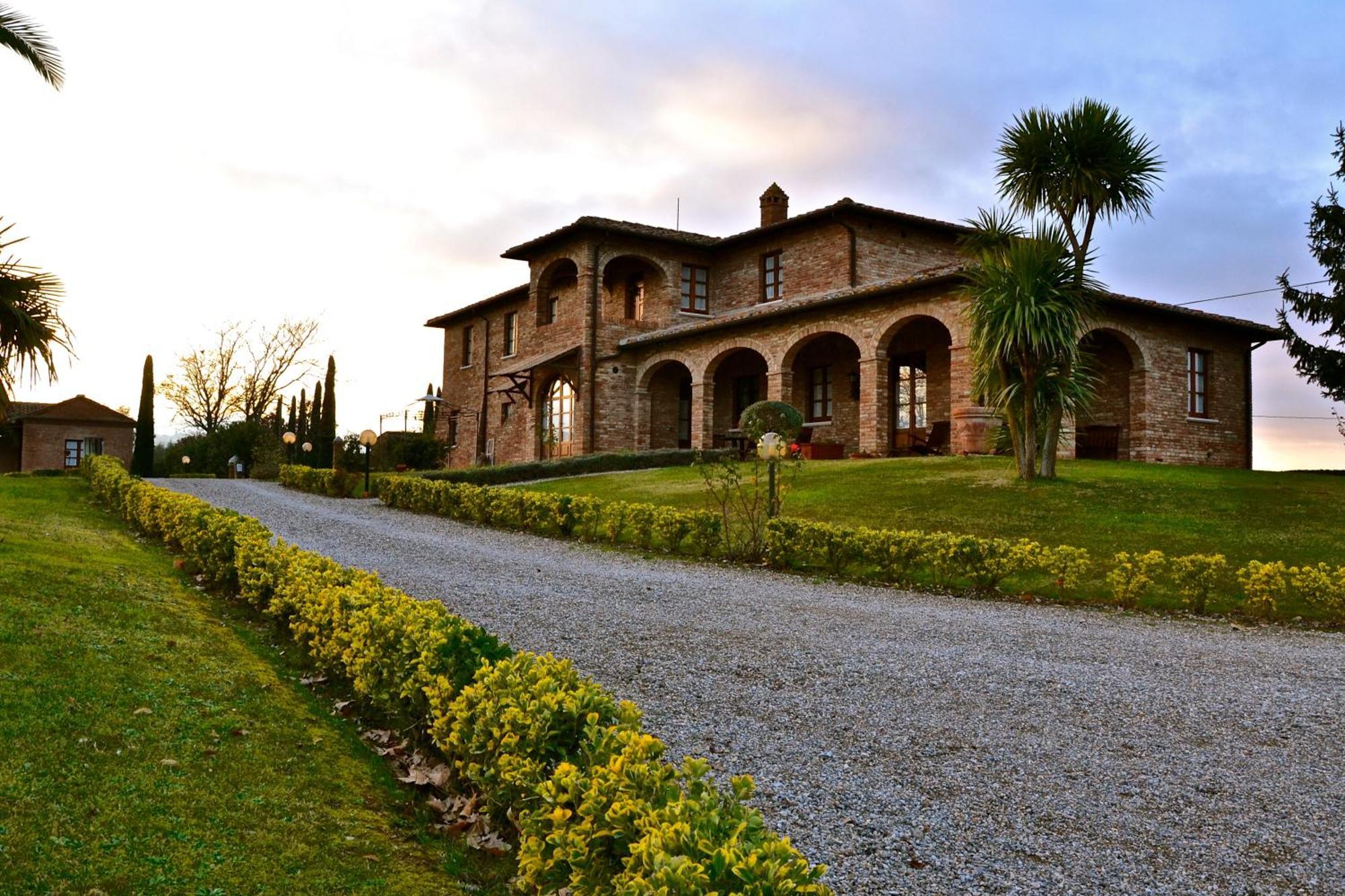 Agriturismo Sanguineto Acquaviva  ภายนอก รูปภาพ