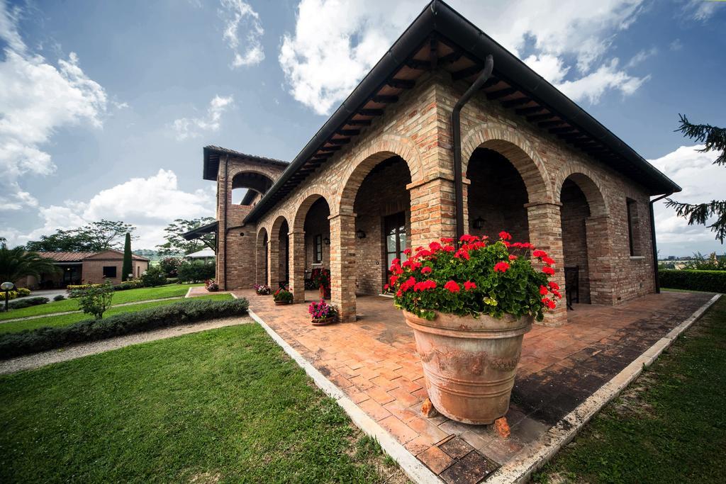 Agriturismo Sanguineto Acquaviva  ภายนอก รูปภาพ