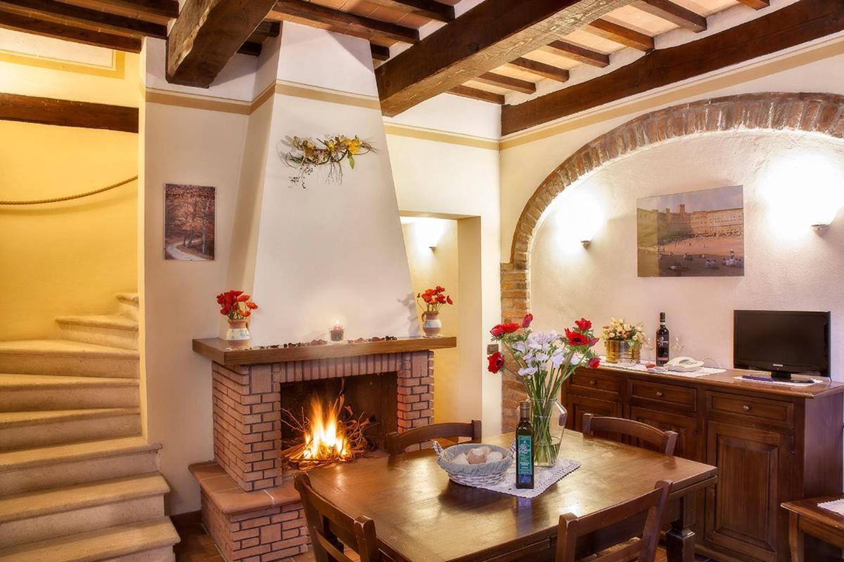 Agriturismo Sanguineto Acquaviva  ภายนอก รูปภาพ