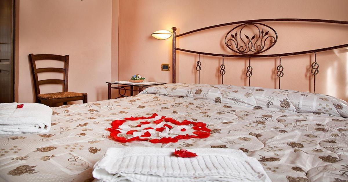 Agriturismo Sanguineto Acquaviva  ภายนอก รูปภาพ